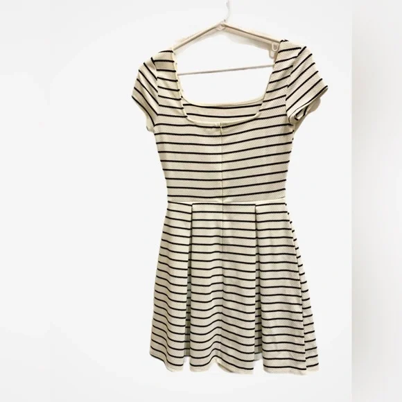Soprano White & Black Striped Fit & Flare Dress - XS - Zipper Back - NWT - Picture 4 of 12